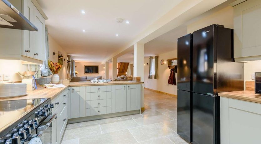 Photo of 4 Bed in Llaithddu