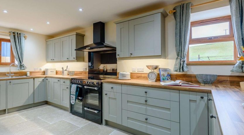 Photo of 4 Bed in Llaithddu