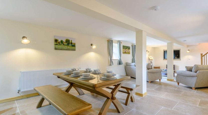 Photo of 4 Bed in Llaithddu