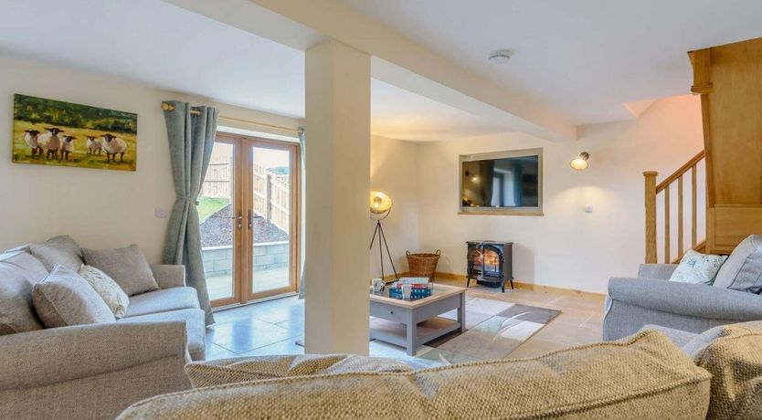 Photo of 4 Bed in Llaithddu