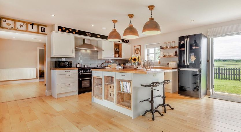 Photo of 3 Bed in Stour Row