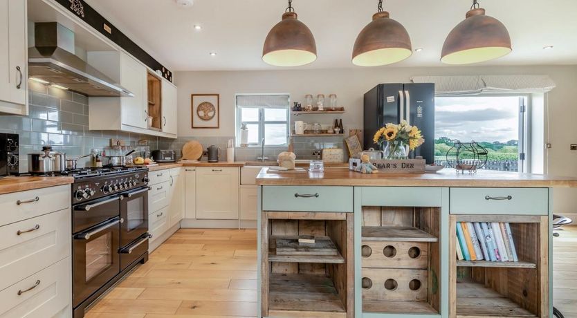 Photo of 3 Bed in Stour Row