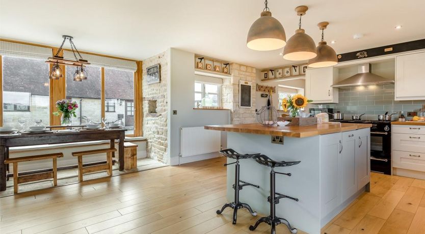 Photo of 3 Bed in Stour Row