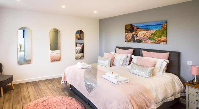 Photo of 1 Bed in St Just