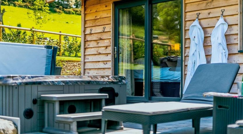 Photo of 2 Bed in Llandyssil