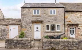 Photo of in Ashford-In-The-Water (85314)