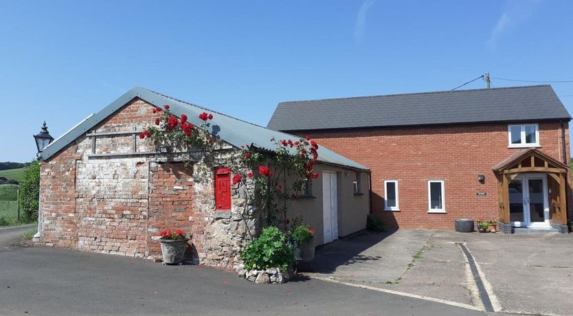 Photo of 3 Bed in Pinksmoor