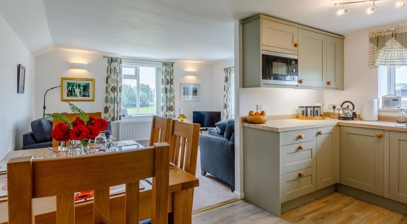 Photo of 3 Bed in Pinksmoor