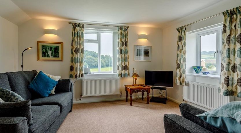 Photo of 3 Bed in Pinksmoor