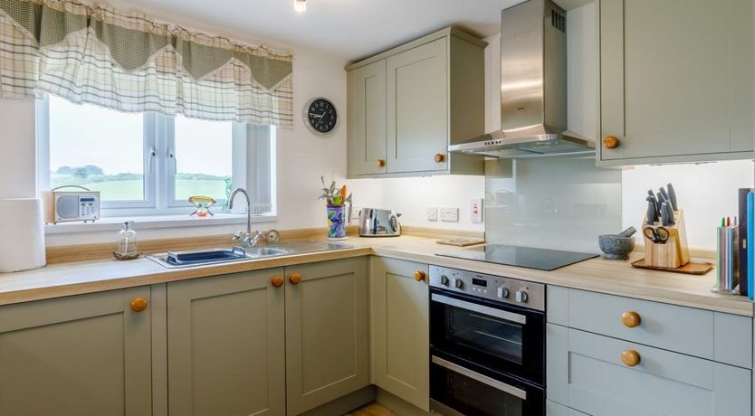 Photo of 3 Bed in Pinksmoor