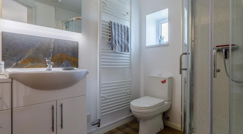 Photo of 3 Bed in Pinksmoor