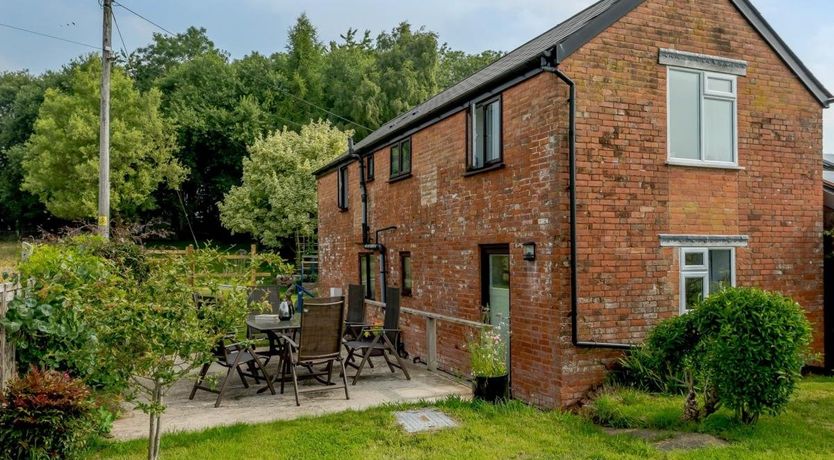 Photo of 3 Bed in Pinksmoor