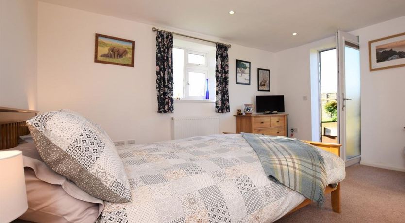 Photo of 3 Bed in Pinksmoor