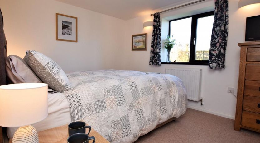 Photo of 3 Bed in Pinksmoor