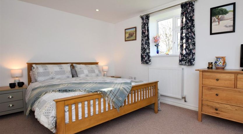 Photo of 3 Bed in Pinksmoor