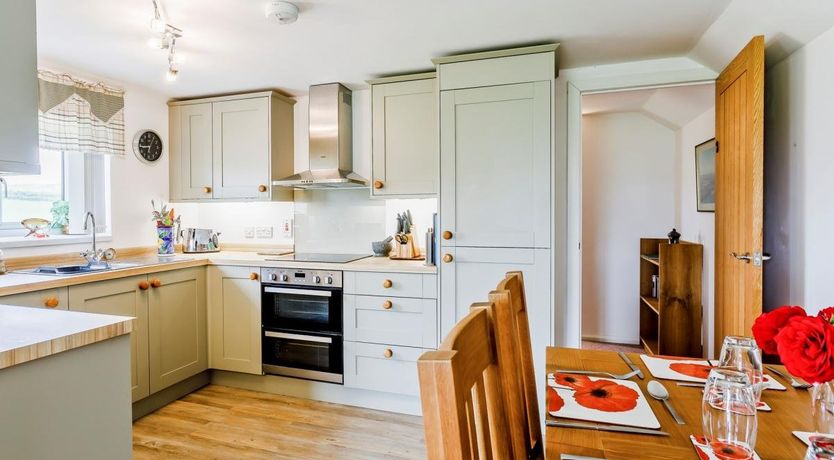 Photo of 3 Bed in Pinksmoor