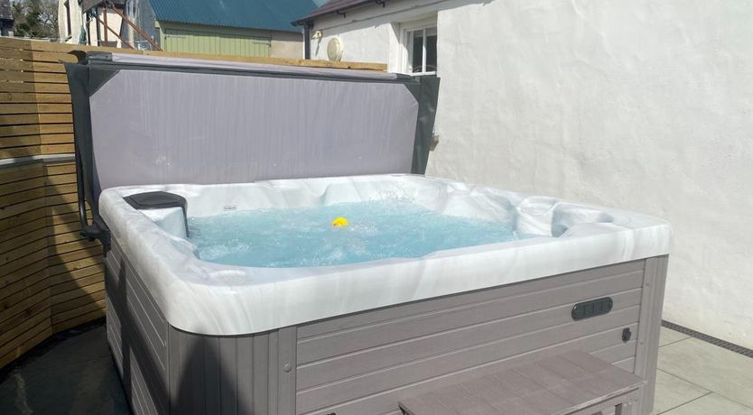 Photo of 3 Bed in Lamphey