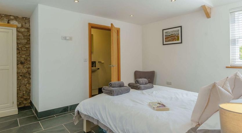 Photo of 3 Bed in Lamphey