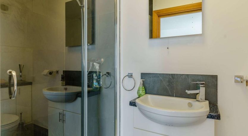 Photo of 3 Bed in Lamphey