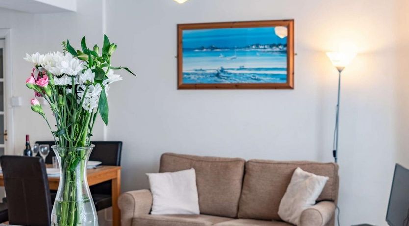 Photo of 2 Bed in Tenby