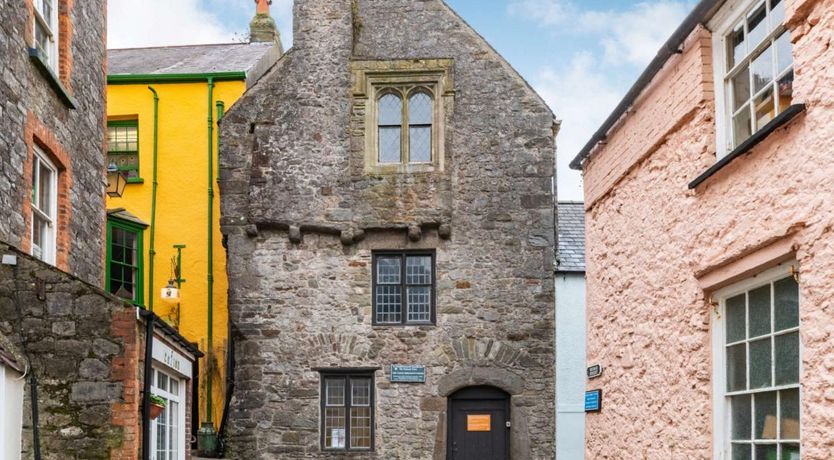 Photo of 2 Bed in Tenby