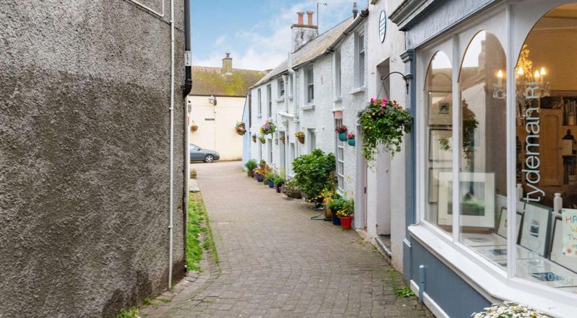 Photo of 2 Bed in Tenby