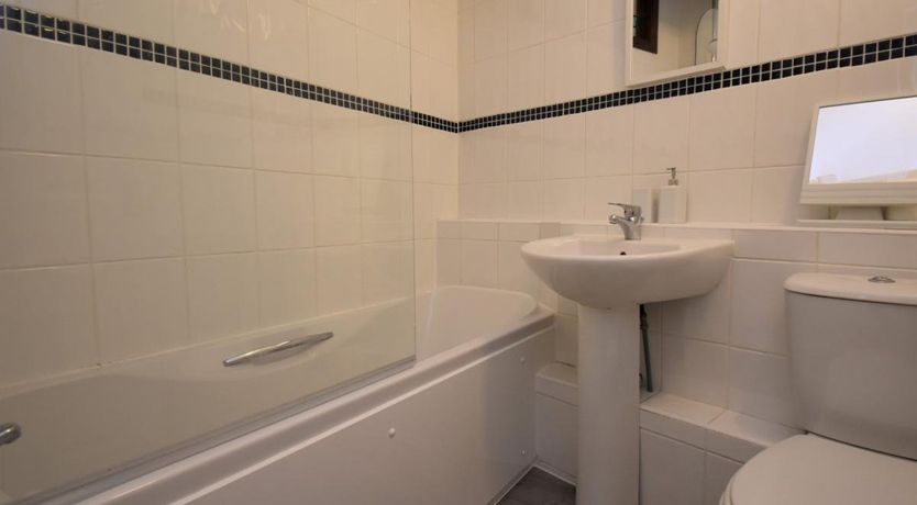 Photo of 2 Bed in Tenby