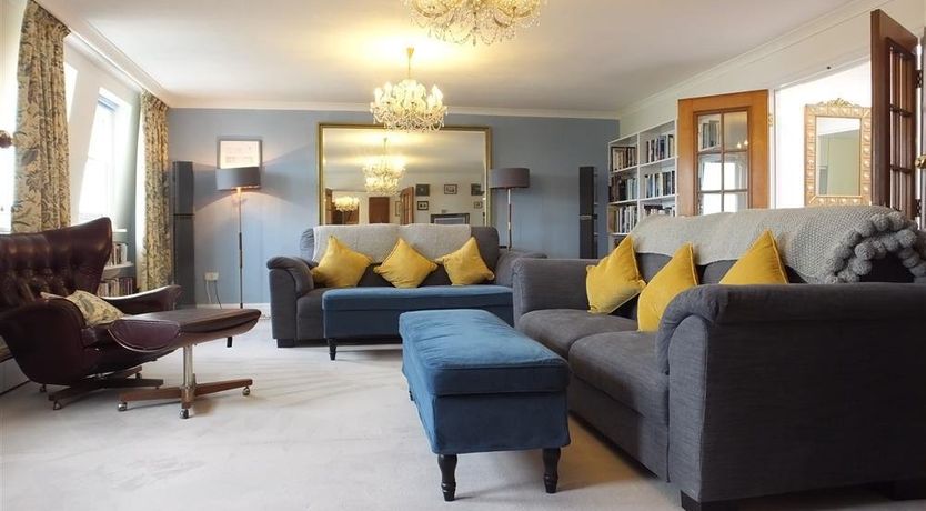 Photo of 3 Bed in Tenby