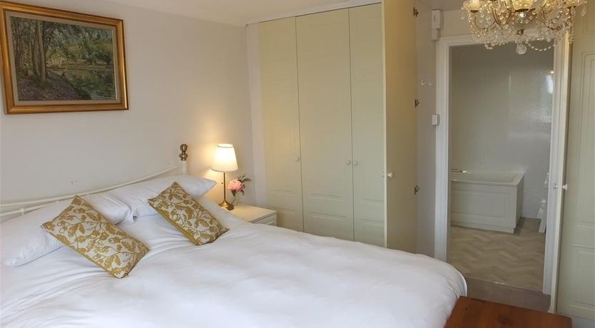 Photo of 3 Bed in Tenby