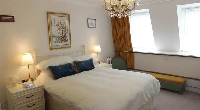 Photo of 3 Bed in Tenby