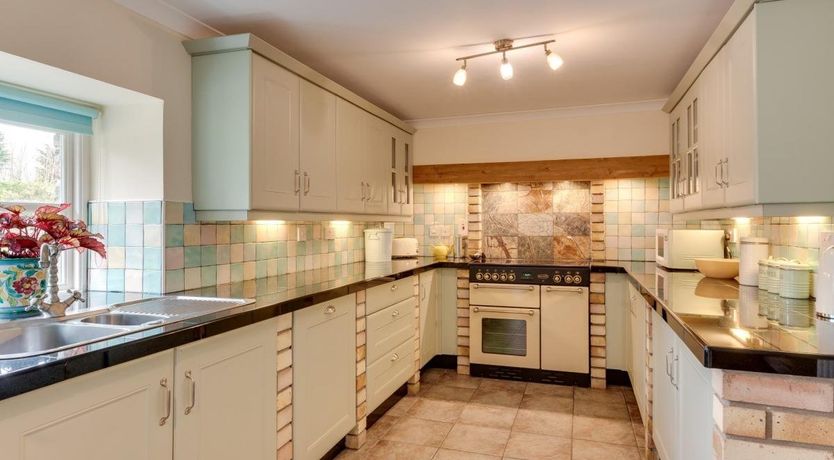 Photo of 3 Bed in Upper Cwmtwrch