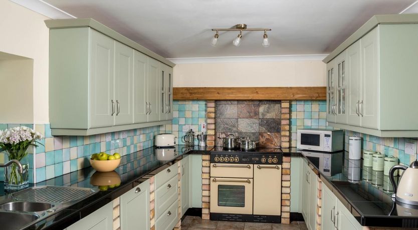 Photo of 3 Bed in Swansea