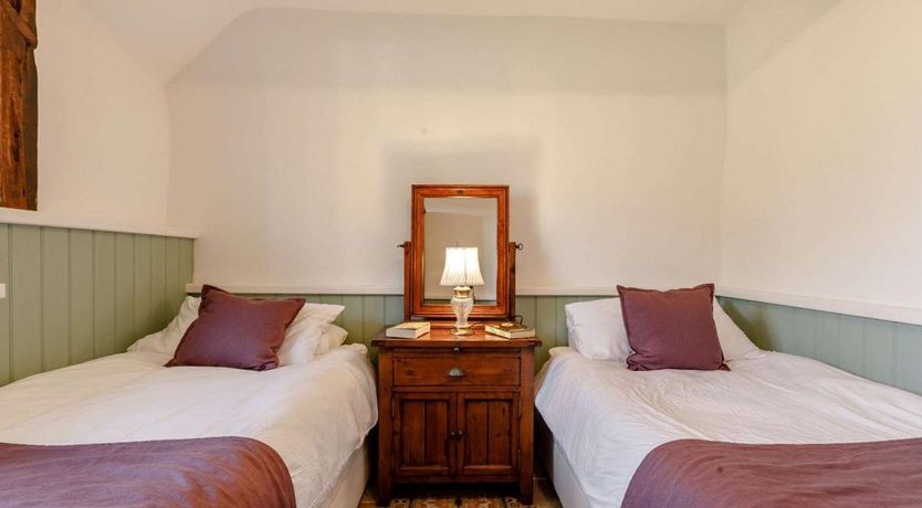 Photo of 2 Bed in Knowstone