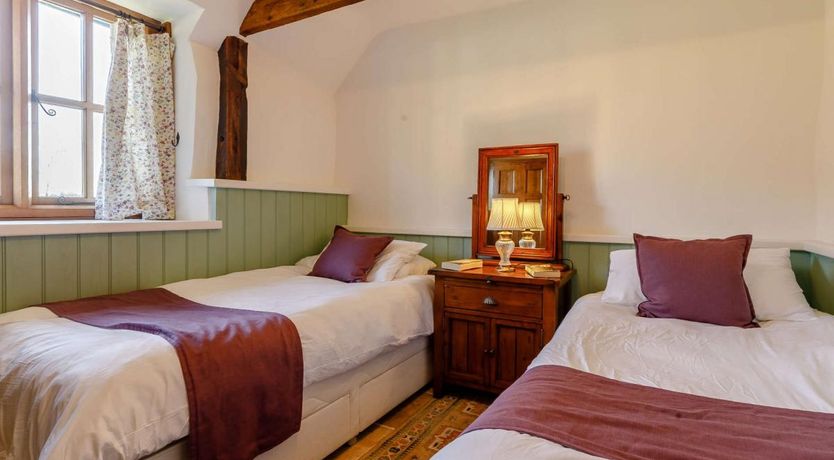 Photo of 2 Bed in Knowstone