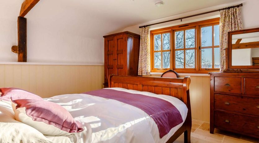 Photo of 2 Bed in Knowstone