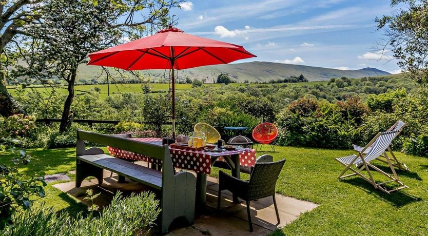 Photo of 4 Bed in Cantref