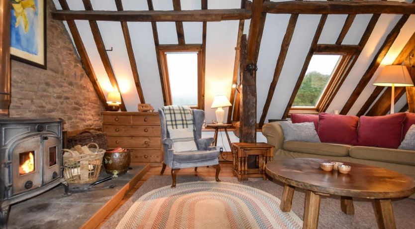 Photo of 4 Bed in Cantref