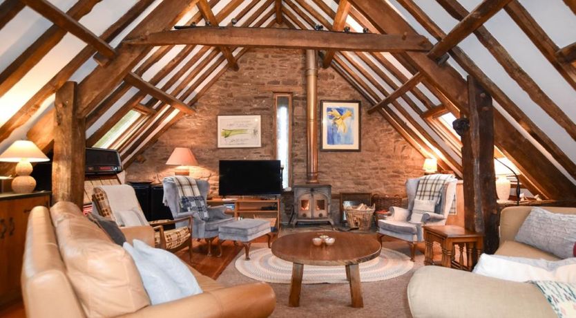 Photo of 4 Bed in Cantref