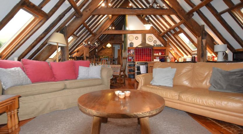 Photo of 4 Bed in Cantref