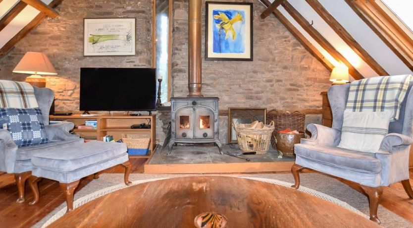 Photo of 4 Bed in Cantref