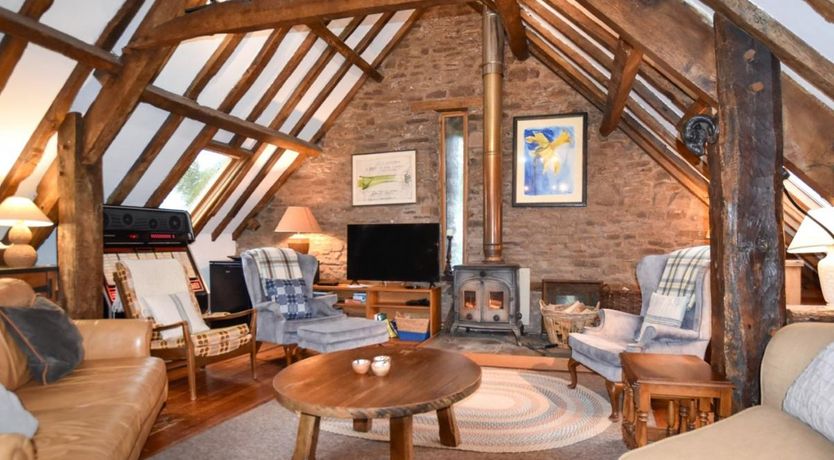 Photo of 4 Bed in Cantref