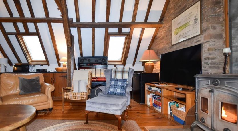 Photo of 4 Bed in Cantref