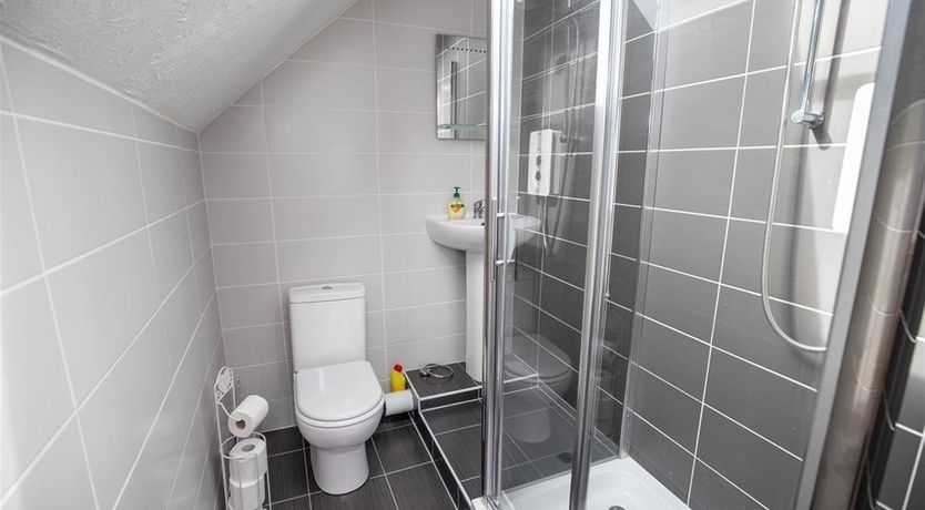 Photo of 2 Bed in Tenby