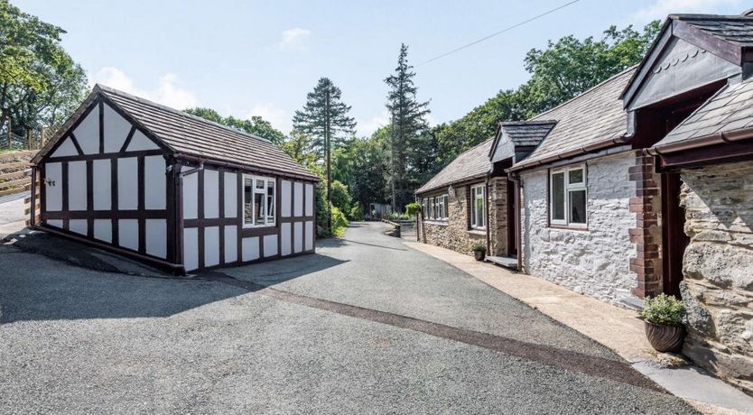 Photo of 1 Bed in Commins Coch