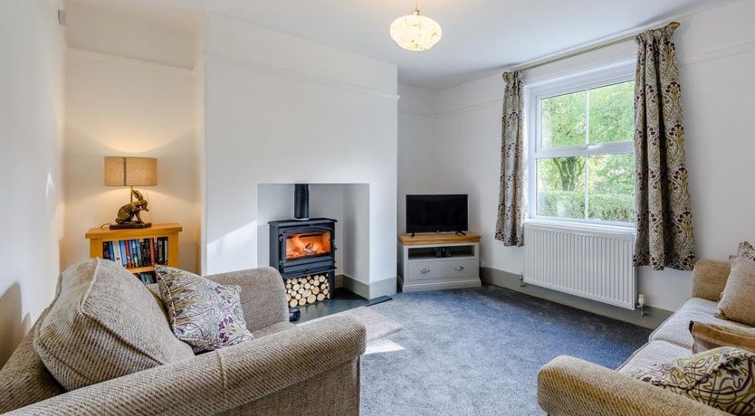 Photo of 5 Bed in Milton Damerel