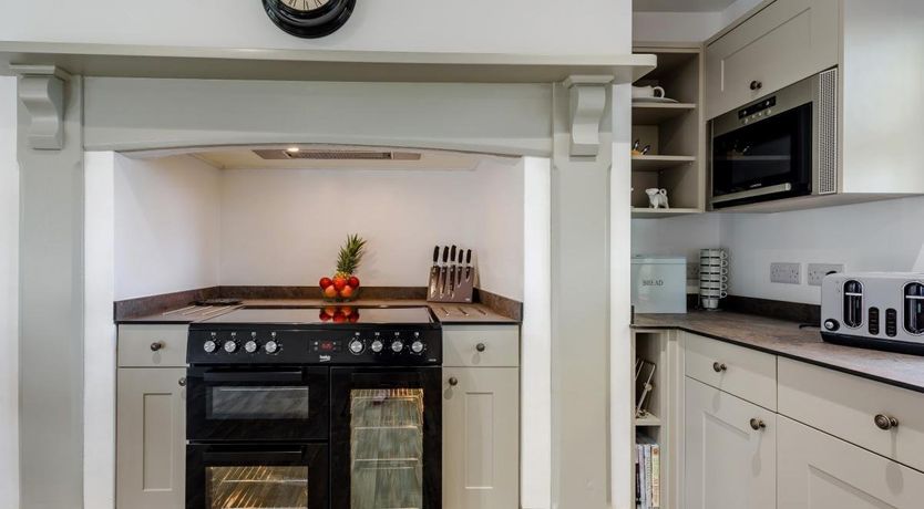 Photo of 5 Bed in Milton Damerel