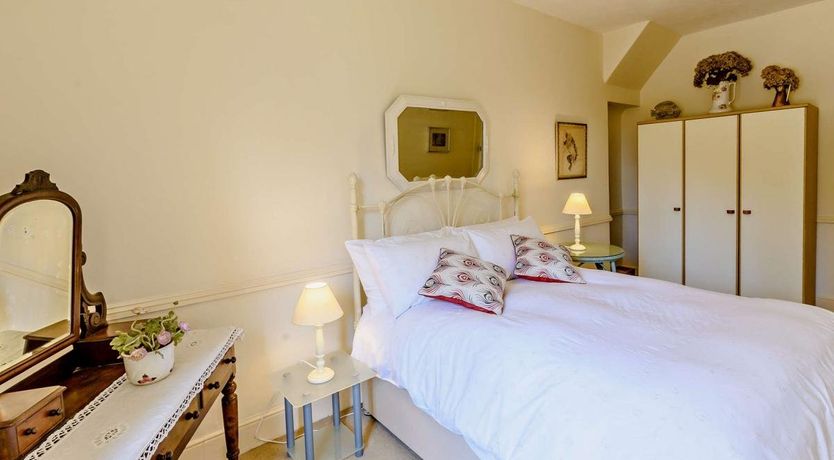 Photo of 2 Bed in Niton Undercliff