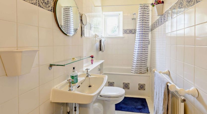 Photo of 2 Bed in Niton Undercliff