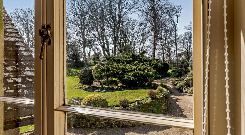 Photo of 2 Bed in Niton Undercliff