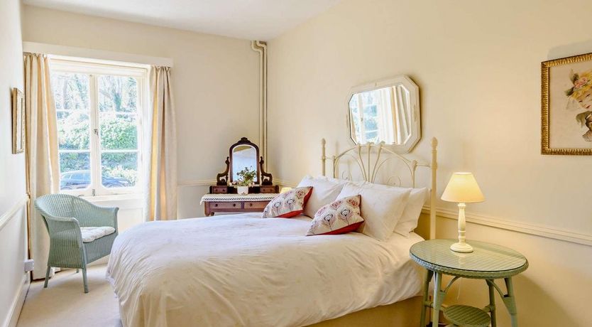 Photo of 2 Bed in Niton Undercliff